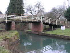 P20091015783	A bridge over the canal at Hungerford.