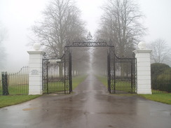 P20091080063	A gateway leading into Avington Park.