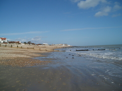 P20093060098	Following the beach southwestwards from Bognor.