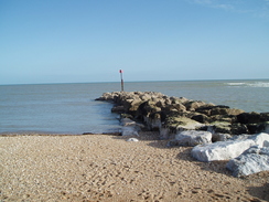 P20093060110	Following the beach southwestwards from Bognor.