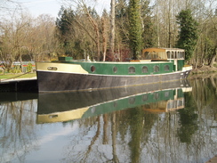 P20093170024	A boat on the canal.