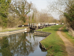 P20093170102	Sulhamstead Lock.