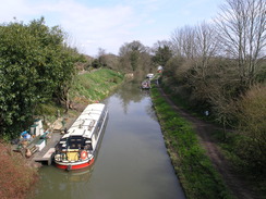 P20104090222	The Kennet and Avon canal in Devizes.