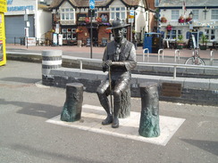 P20107190004	The statue of Lord Baden-Powell in Poole.