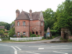 P20108030044	A gatehouse in Sopley.