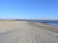 P2010B290834	The beach to the north of Hengistbury Head.