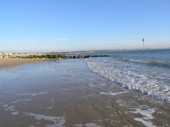 P2010B290841	The beach to the north of Hengistbury Head.