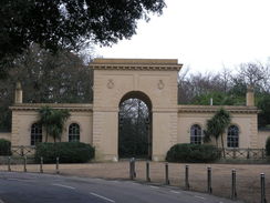 P20111041452	A gateway leading towards Osborne House.