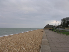 P20111272424	Following the promenade towards West Cowes.