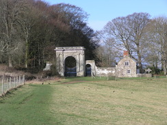 P20112142901	A gateway in Appuldurcombe Park.