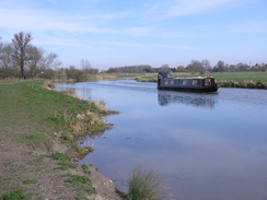 P201120113143130	A narrowboat on the river.