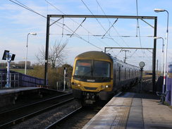 P201120113143299	A train pulling into Littleport station.