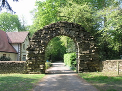 P20114195055	An archway in Coleby.