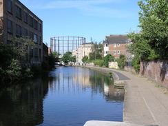 P20115025362	Following the Regent's Canal westwards through London.