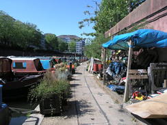 P20115025447	Houseboats taking over the towpath.