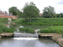 P20115175652	A weir on the Bain near Horncastle.