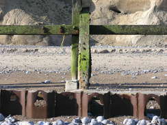 P20115256428	Damaged groynes.