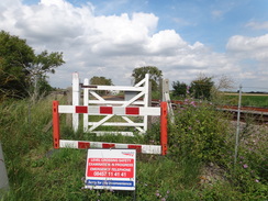 P2011DSC01855	The closed-off level crossing.