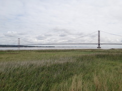 P2011DSC03237	Following the path east towards the Humber Bridge.