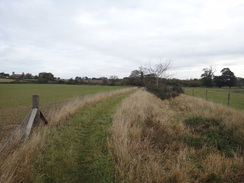 P2011DSC06296	Following the path east-southeastwards along the northern bank of the River Waveney.