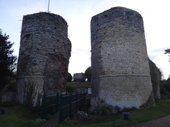 P2011DSC06445	The ruins of Bungay Castle.