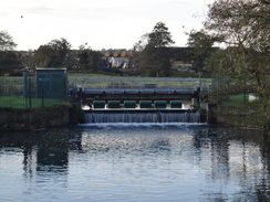 P2011DSC06473	A weir on the Waveney in Wainford.