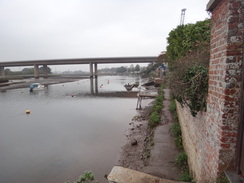 P2011DSC07408	Following the path north alongside the river from Topsham.