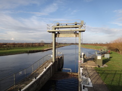 P2012DSC08949	Brownshill Lock.