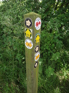 P2012DSC00721	A confusng mwaymarker post.