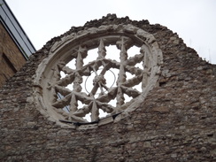 P2012DSC01175	The rose window on the ruined gable wall of Winchester Palace.