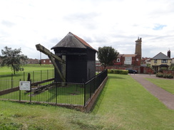 P2012DSC01690	Harwich Treadle Crane.