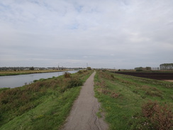 P2012DSC03753	Following the path north towards Ely.