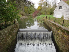 P2012DSC04013	A weir on the River Chelmer.