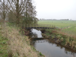 P2012DSC04232	A footbridge over the Colne.