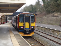 P2013DSC04916	A train at Matlock station.