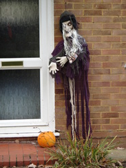 P2017DSC07031	A spooky character in Great Paxton.