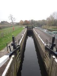 P2017DSC07350	Willington Lock.