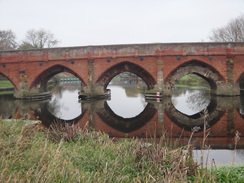 P2017DSC07358	Barford Bridge.