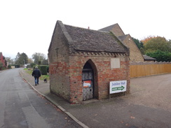 P2017DSC07391	Eaton Socon lock-up.