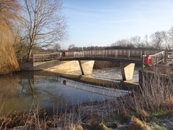 P2018DSC07715	The weir by the mill in Linford.