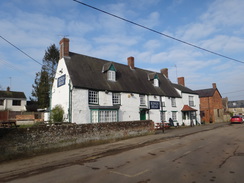 P2018DSC08021	The Kings Head pub, Syresham - and the start of the trail.