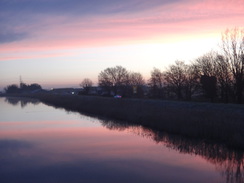 P2018DSC08528	The sun rising over the Great Ouse.