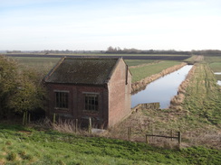 P2018DSC08553	An old pumping station beside the river.