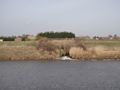 P2018DSC08608	An outfall on the other side of the river.