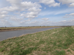 P2018DSC08666	Heading north along the floodbank.