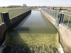 P2018DSC08775	A sluice at Warmington Lock.