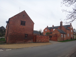 P2018DSC09371	Houses in Braybrooke.