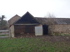 P2018DSC09376	A barn to the east of Braybrooke.