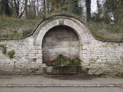 P2018DSC09417	A roadside fountain in Middleton.