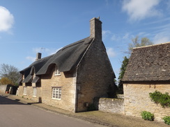 P2018DSC09728	A cottage in Duddington.